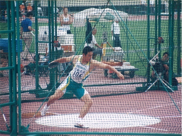 畑山選手の力強い投てき