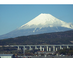 車窓からの富士山　イメージ